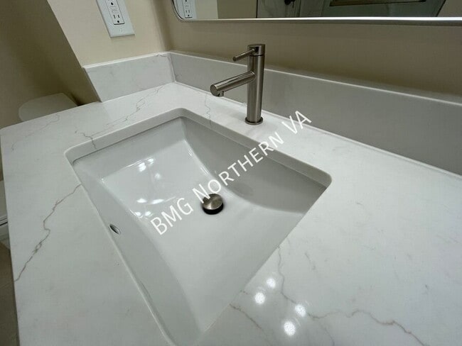 Building Photo - 22525 Maison Carree Square