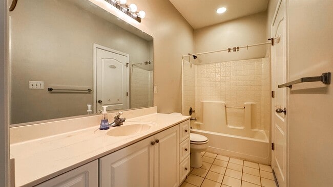 Building Photo - 1034 Grand Oak Ln