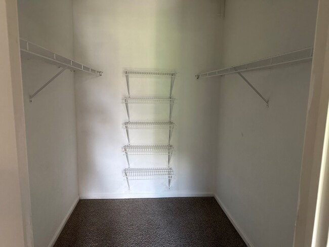 Building Photo - Beautiful 2Bd 1Bath Condo Close to Everything