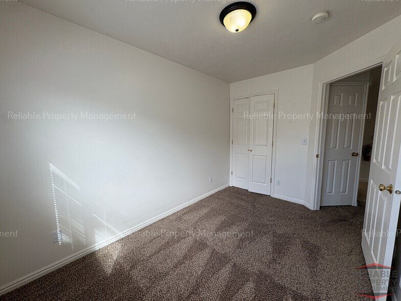 Building Photo - 3124 E Chasewood Dr