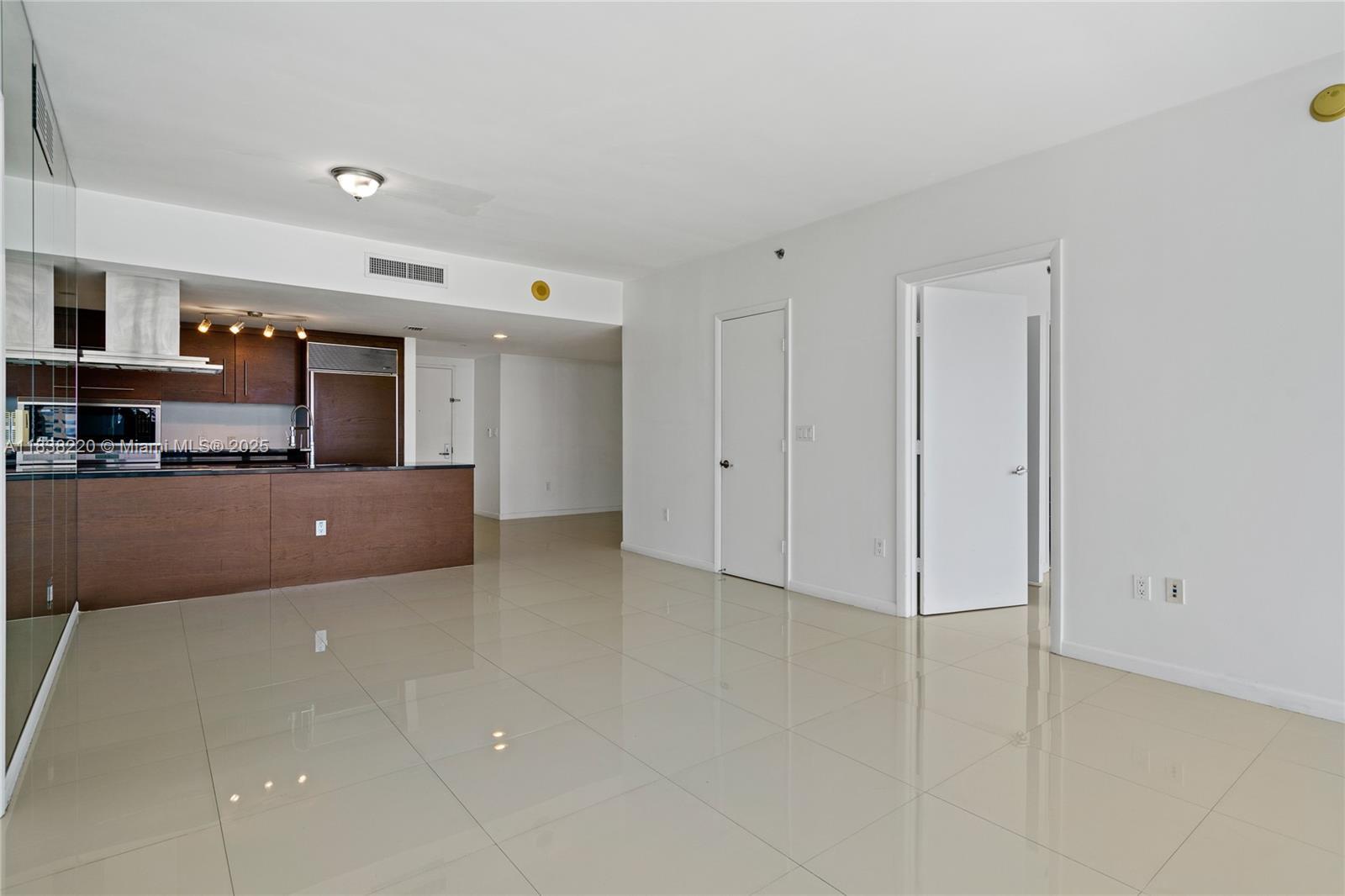 Building Photo - 495 Brickell Ave