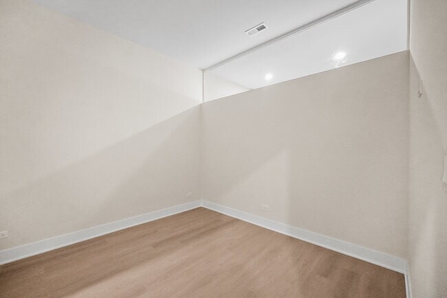 Building Photo - 3924 N Lincoln Ave