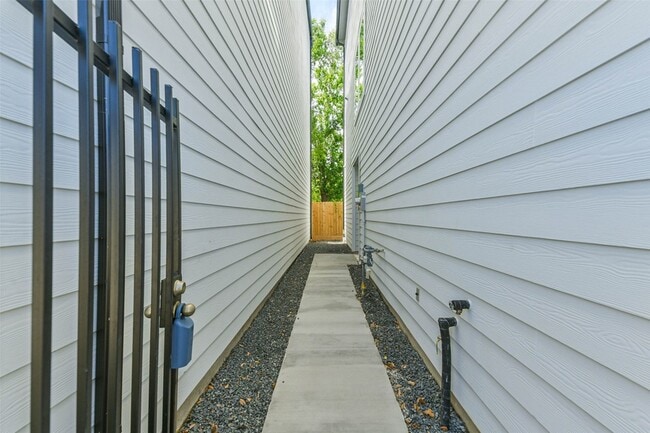 Building Photo - 5703 Balbo St