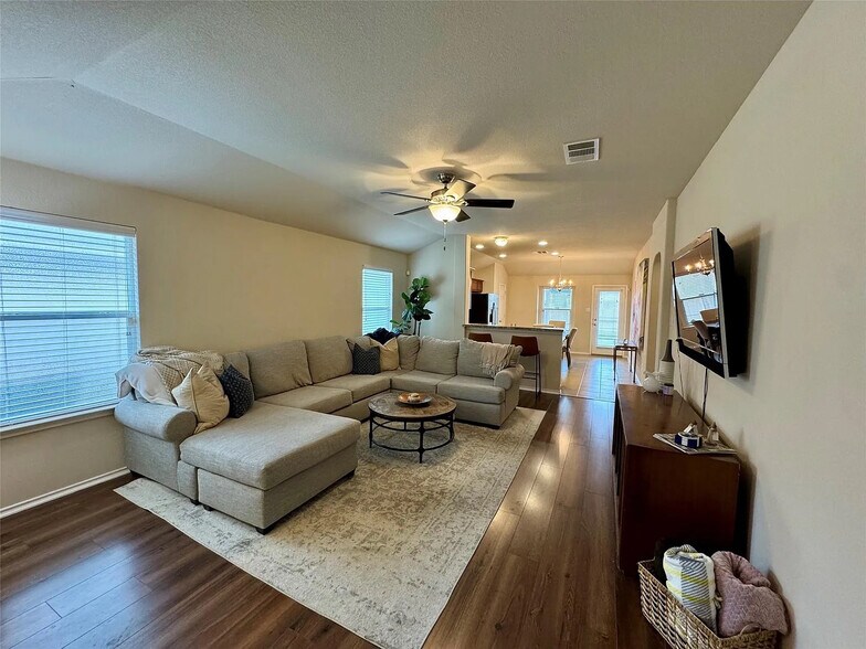 Building Photo - Room in House on Nottingham Loop