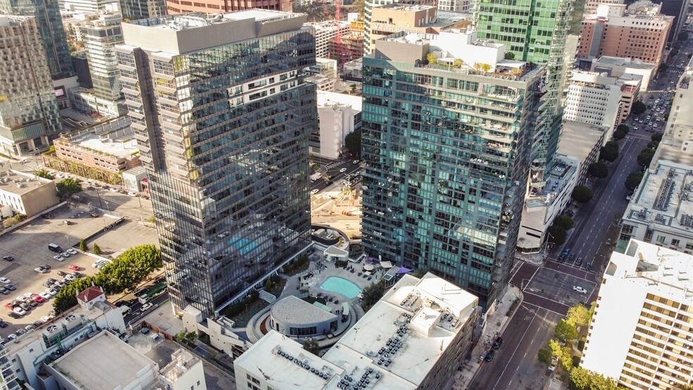 Building Photo - 901 S Flower St