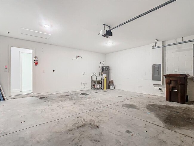 Building Photo - 260 Summerlin Loop