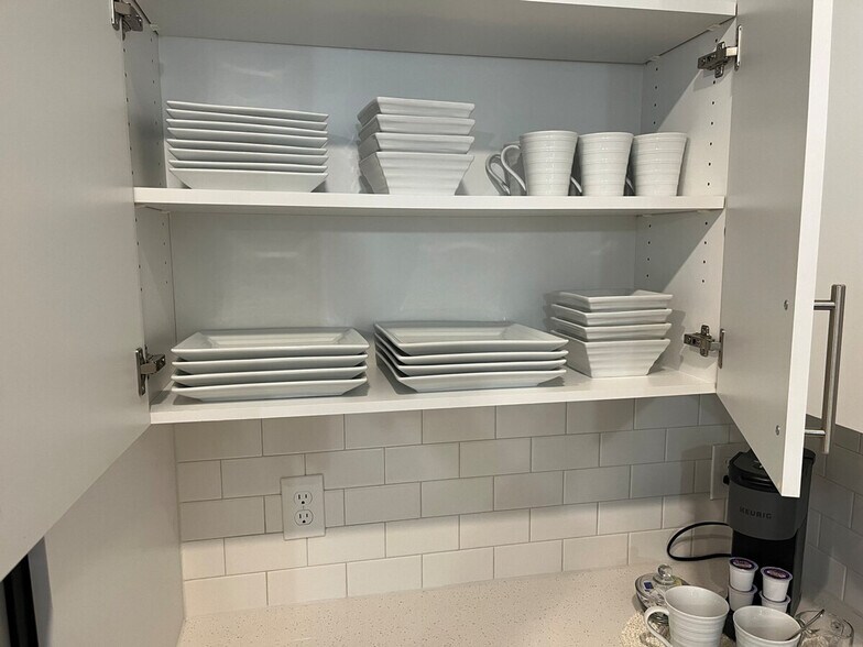 Building Photo - 853 Saddle Ridge Rd