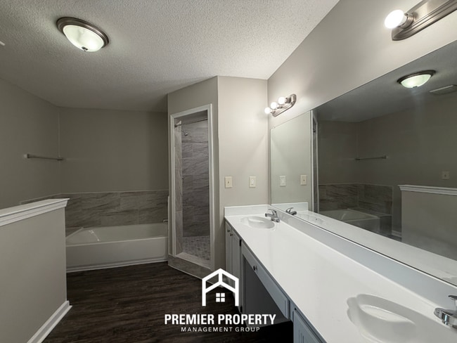 Building Photo - Newly Renovated 3BR Memphis Home with Vaulted Ceilings, Fireplace & Fenced Yard