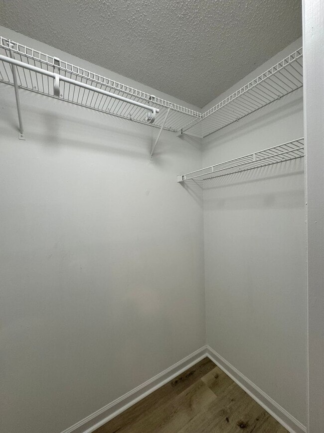 Building Photo - 3bed/2bath+Garage GSO!!