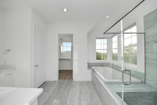 Building Photo - 4005 Woodshire Vlg Ests