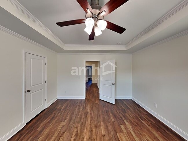 Building Photo - 5231 Valor Dr
