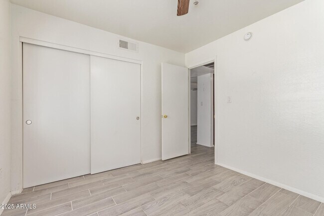 Building Photo - 7494 E Earll Dr