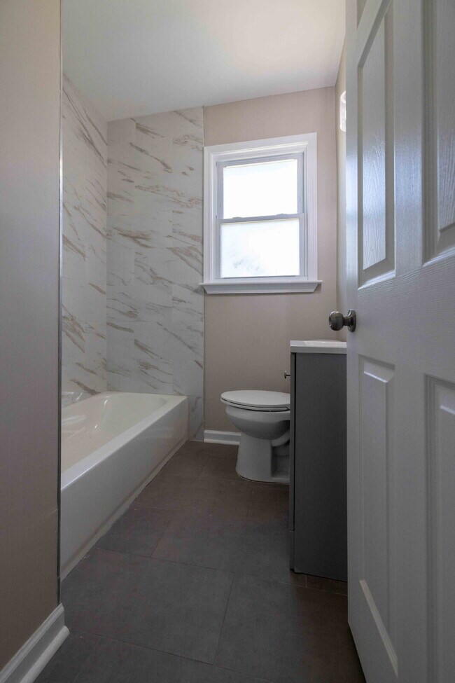 Building Photo - Modern Comfort, Classic Charm — Your Next Detroit Apartment Awaits