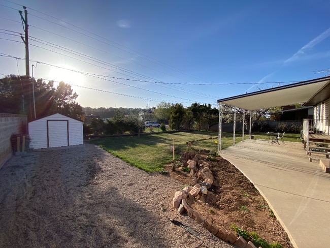 Building Photo - 986 Cedar Knolls W