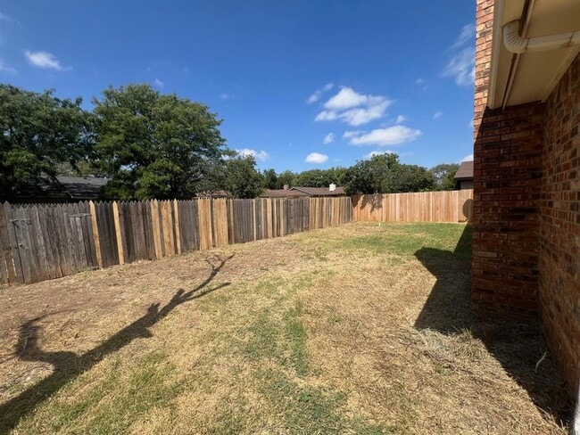 Building Photo - 7016 York Ave