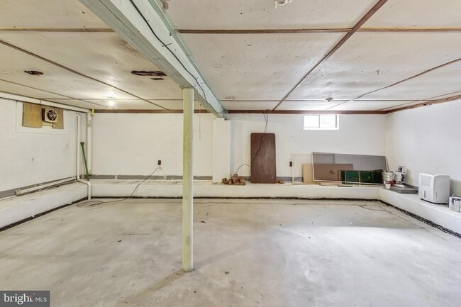 Building Photo - 1208 Pinewood Dr