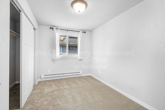 Building Photo - 1419 E Stiner Ave
