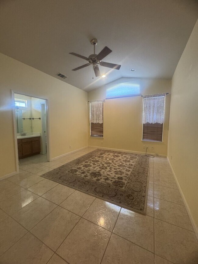 Building Photo - Beautiful Woodland Home - Fresh Off the Ma...