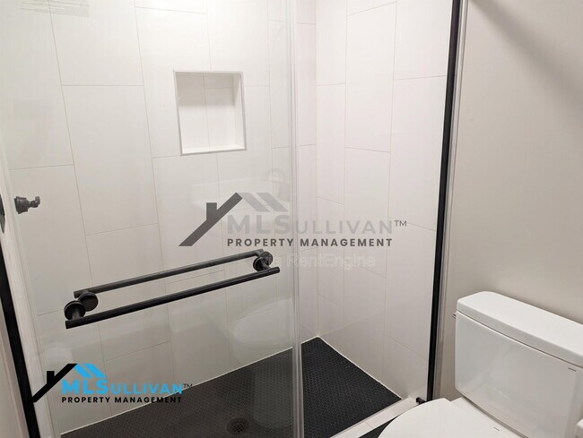 Building Photo - 229 W Elm St