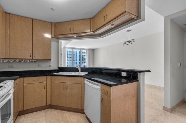 Building Photo - 801 Brickell Key Blvd