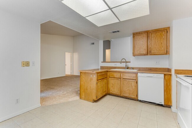 Building Photo - 1607 Justin Ct