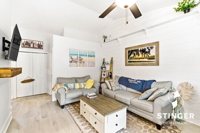 Building Photo - 40 Canopy Ln