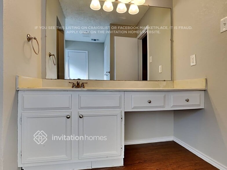 Building Photo - 519 Thomas