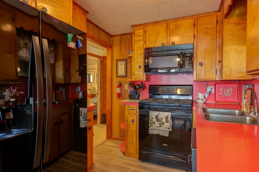 KITCHEN - 1522 Richville Rd