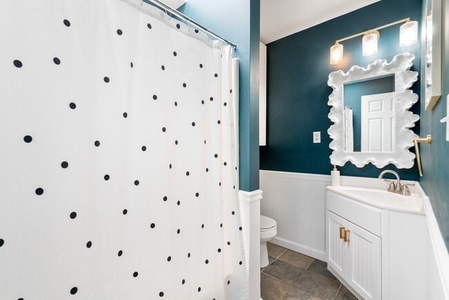 Building Photo - 48-50 Russell St