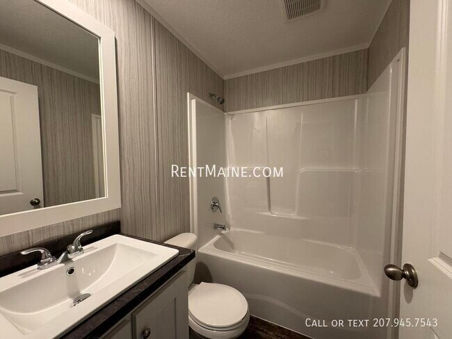 Building Photo - 147 Sunset St