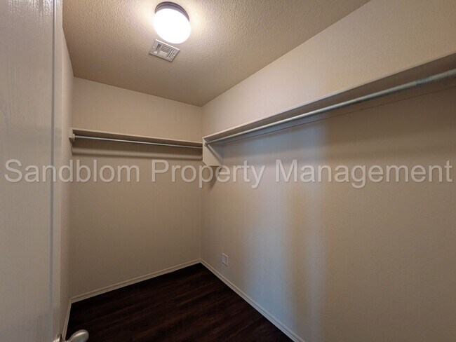 Building Photo - 4003 W 104th Pl S