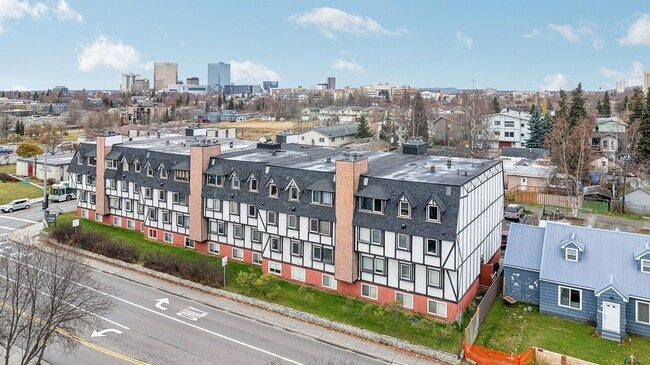 Building Photo - Kings Court