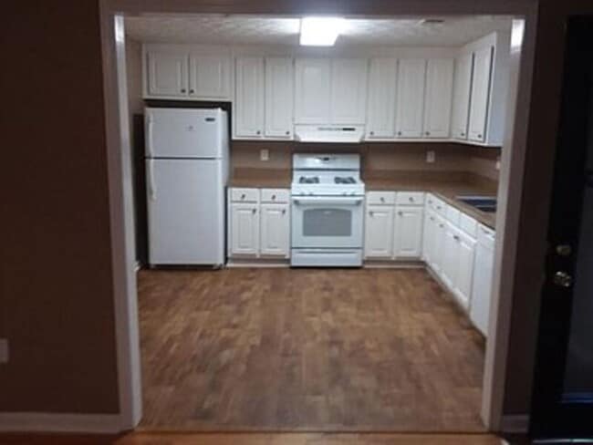 Building Photo - 2405 Leeward Ct