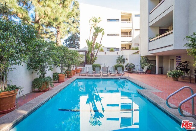 Building Photo - 8380 Waring Ave