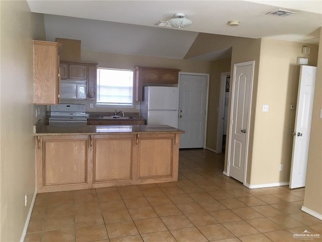 Building Photo - 2503 Salvatierra Ave