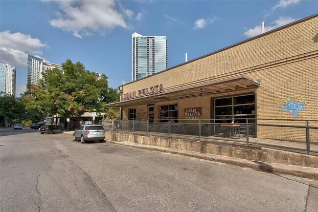 Building Photo - 360 Nueces St