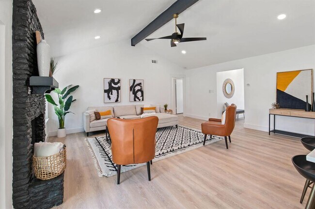 Building Photo - 10603 Cooper Hill Dr