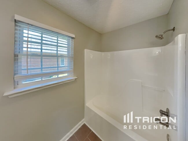 Building Photo - 419 Fieldstone Dr