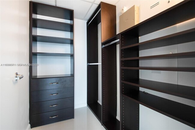 Building Photo - 465 Brickell Ave