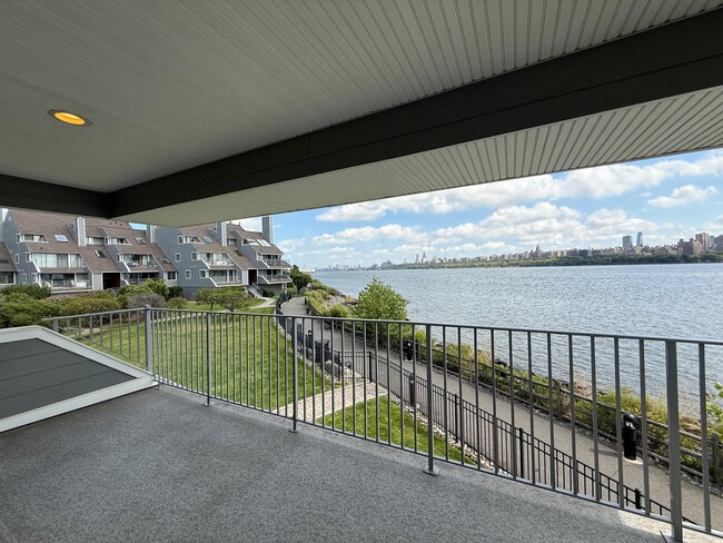 Building Photo - 17A Riverview Cir