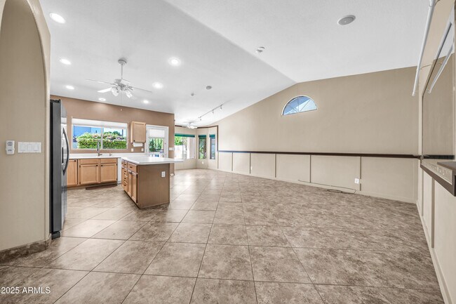 Building Photo - 5639 E Aire Libre Ave