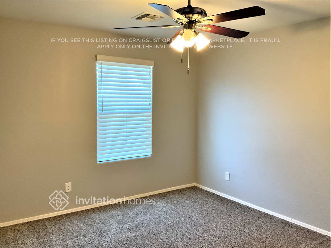 Building Photo - 208 N Sandal