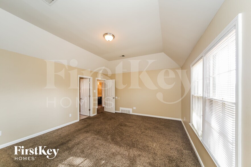 Building Photo - 8158 Creekside Cir S