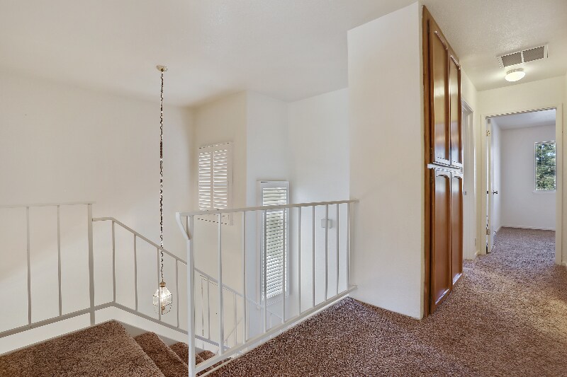 Building Photo - 222 Tiffany Cir