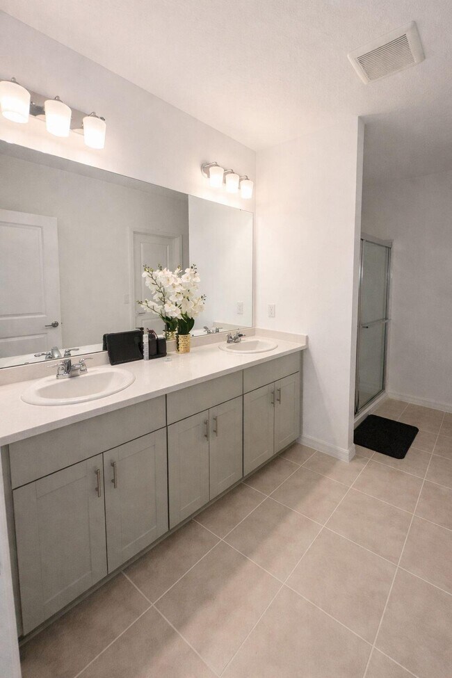 Building Photo - 2099 Babbling Brk Blvd