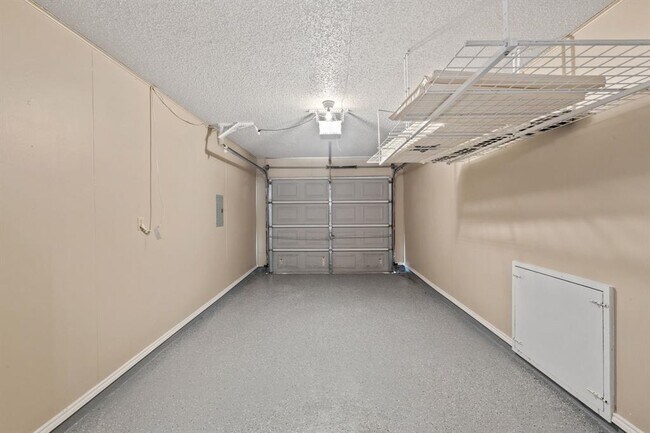 Building Photo - 6525 Hart Ln