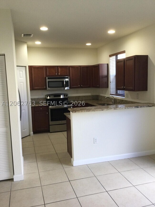 Building Photo - 17370 SW 153rd Ave