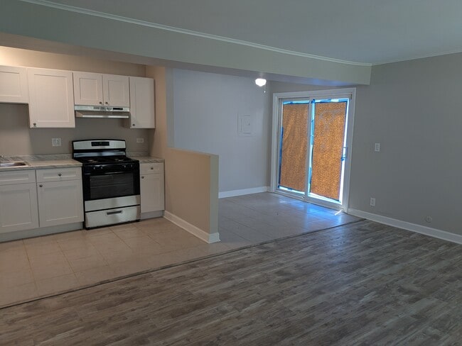Building Photo - 16H Fernwood Dr