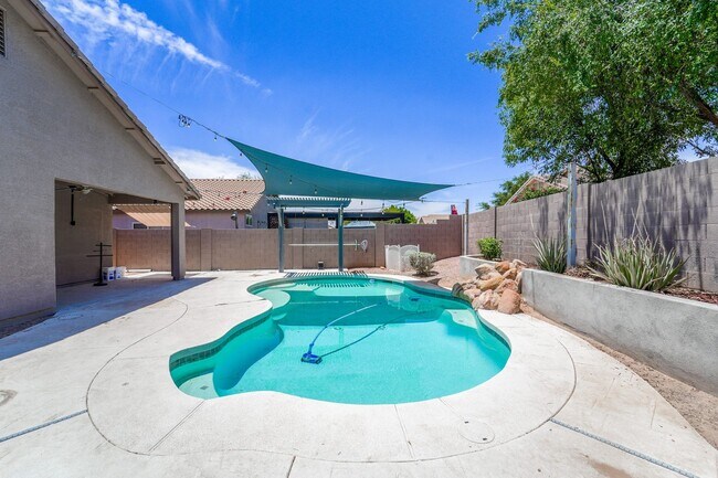 Building Photo - Your Goodyear Retreat Awaits – Updated 4BR...
