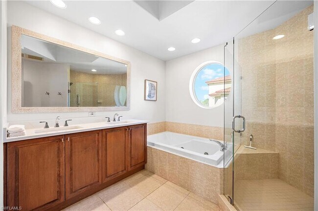 Building Photo - 2738 Tiburon Blvd E